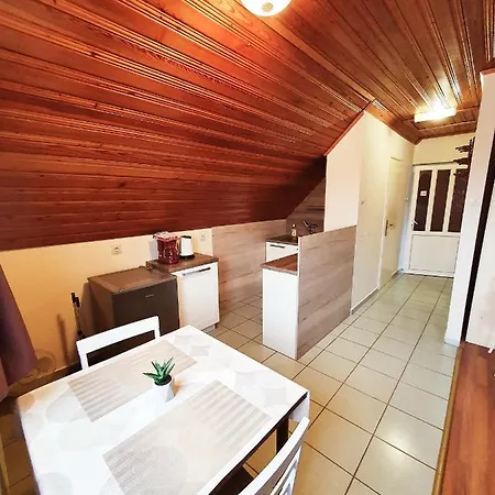 Nemes Apartmanhaz * Heviz