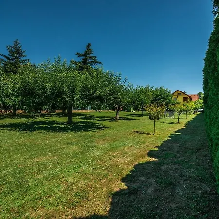 Nemes Apartmanhaz Apartment