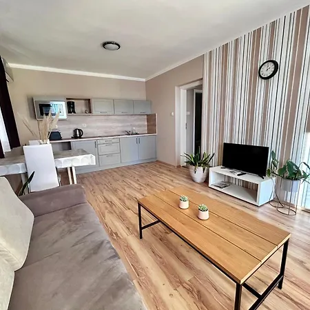 Nemes Apartmanhaz Апартаменты *