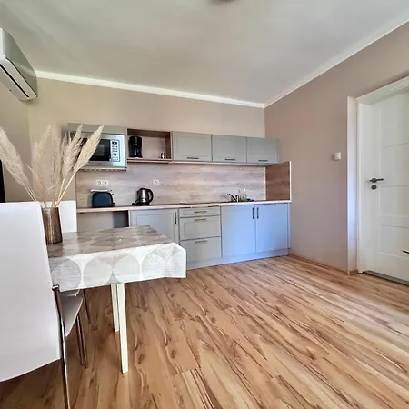 Nemes Apartmanhaz * Heviz